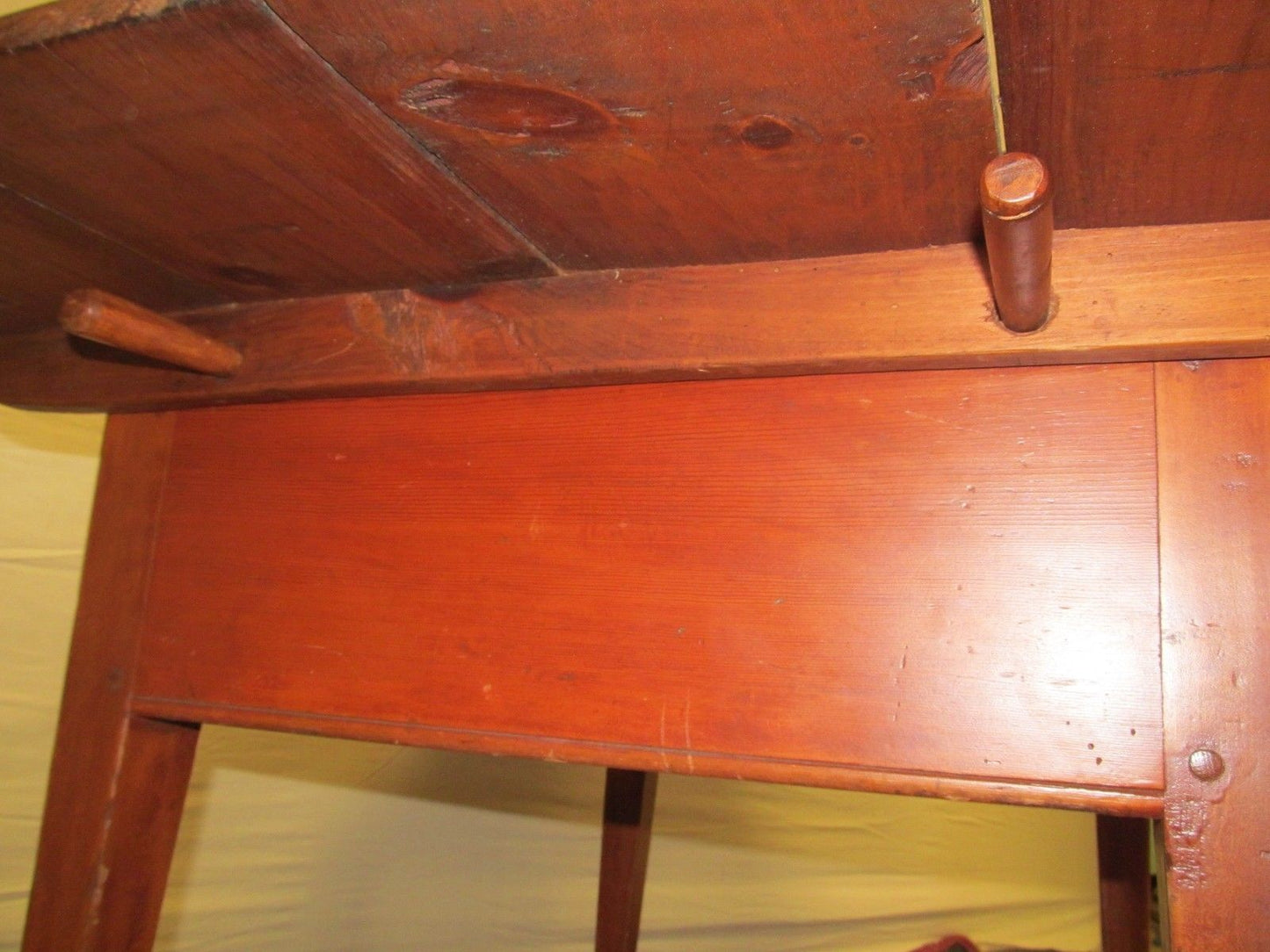 18TH CENTURY PA PEGGED TOP QUEEN ANNE TAVERN TABLE IN OLD RED PAINT FINISH