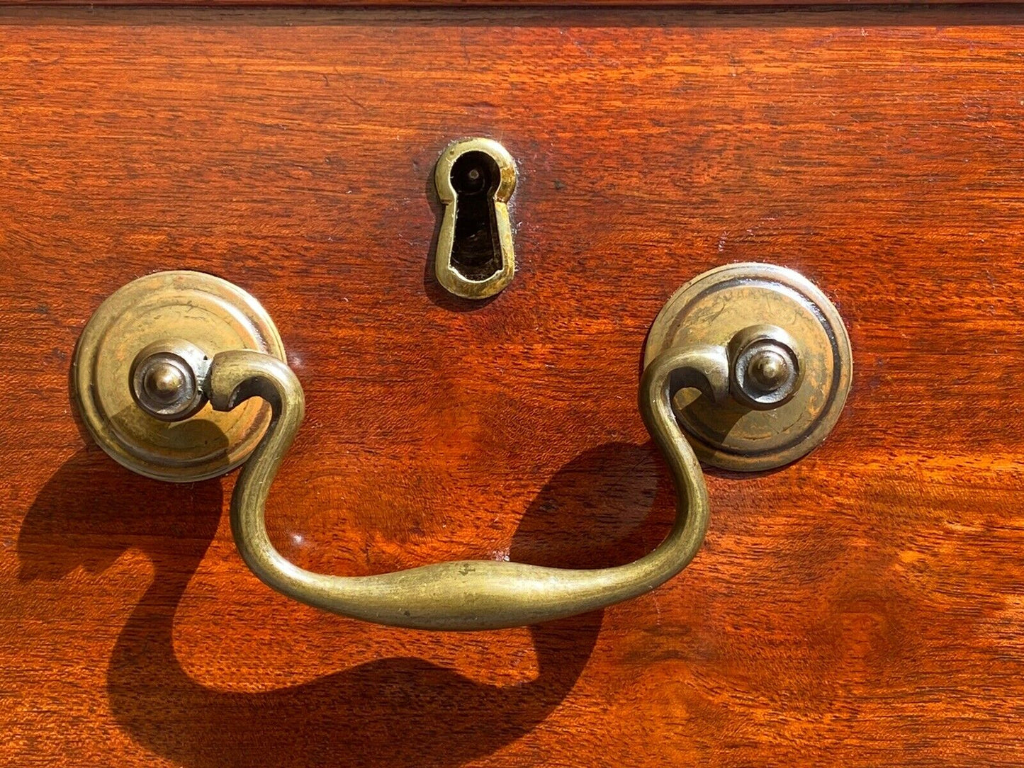 18TH C ANTIQUE ENGLISH GEORGE III CHIPPENDALE MAHOGANY CHEST ON CHEST / DRESSER