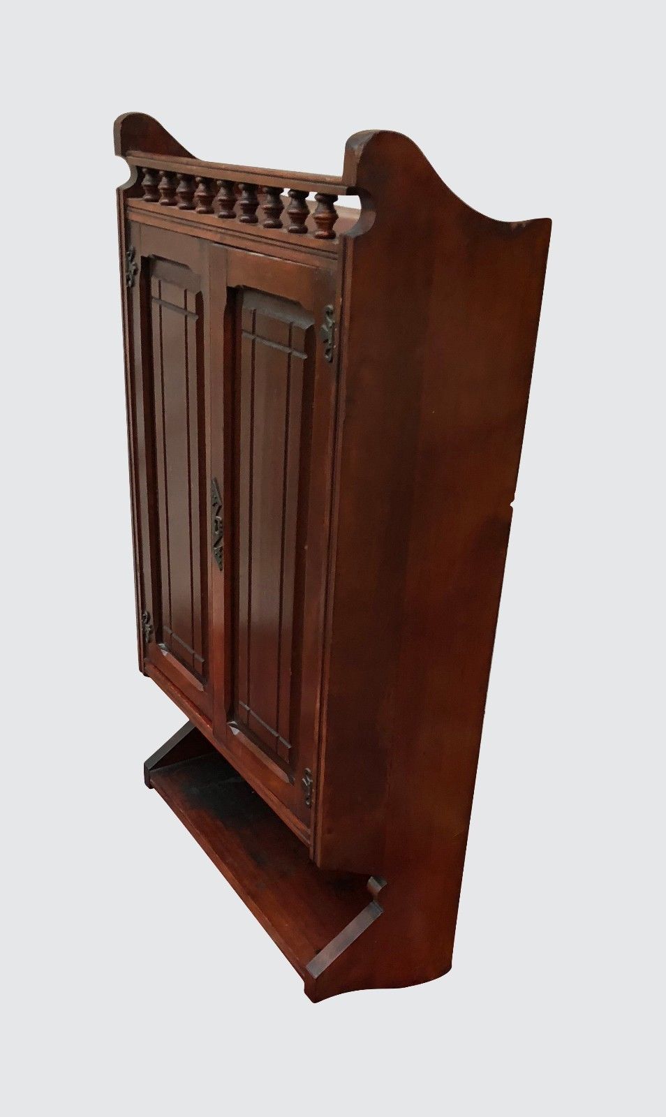 EASTLAKE VICTORIAN CHERRY STICK & BALL GALLERY RAISED PANELED WALL HUNG CABINET