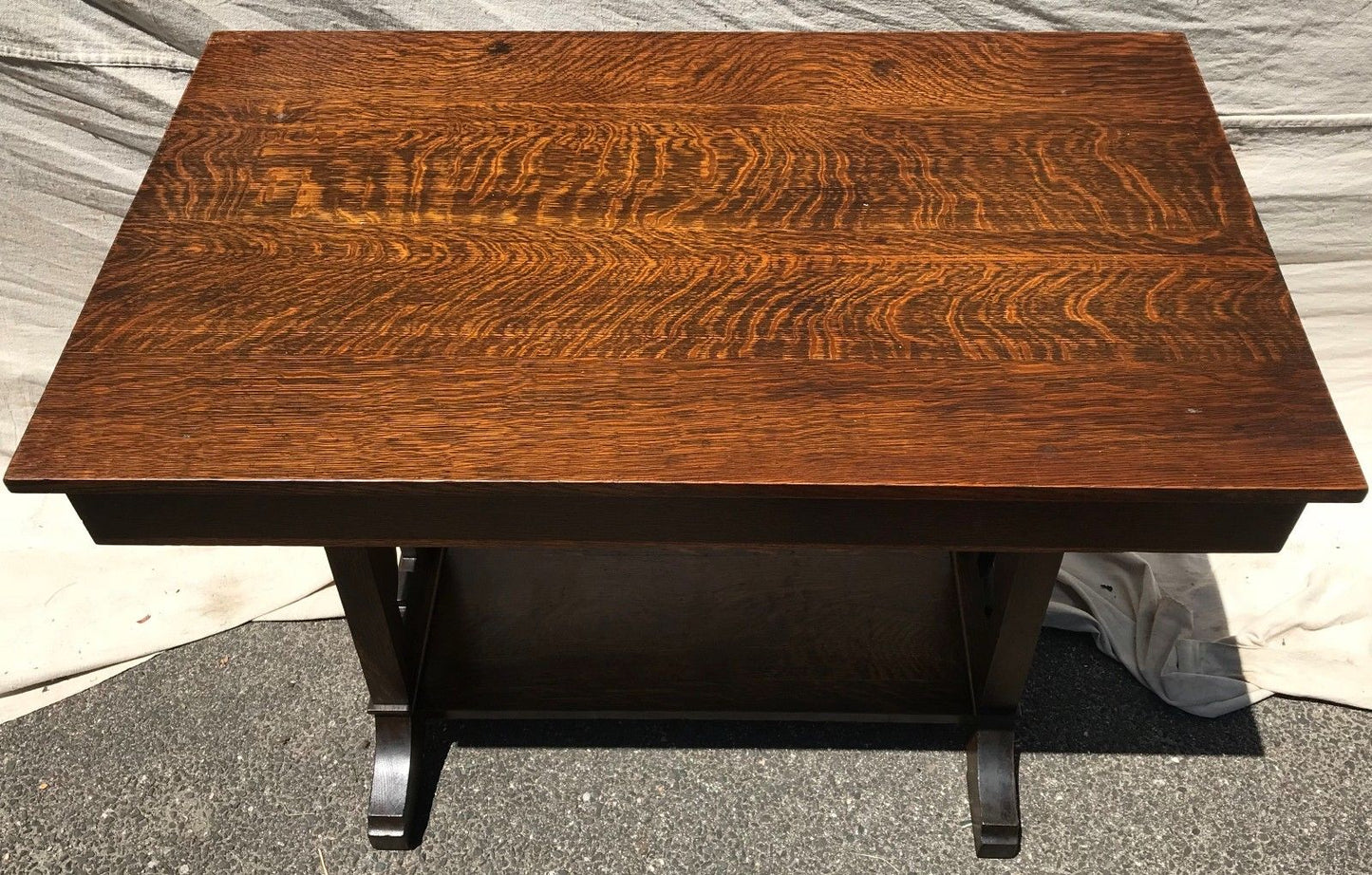 EARLY 20TH C. ARTS & CRAFTS TIGER OAK LIBRARY TABLE / WRITING DESK