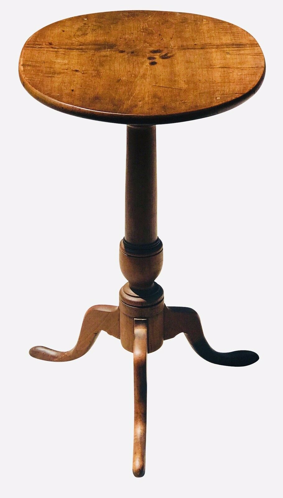 18TH C ANTIQUE QUEEN ANNE PERIOD TIGER MAPLE CANDLE STAND