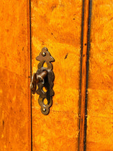 Load image into Gallery viewer, 20TH C GEORGIAN ANTIQUE STYLE BURLED ELM CORNER CABINET / CUPBOARD