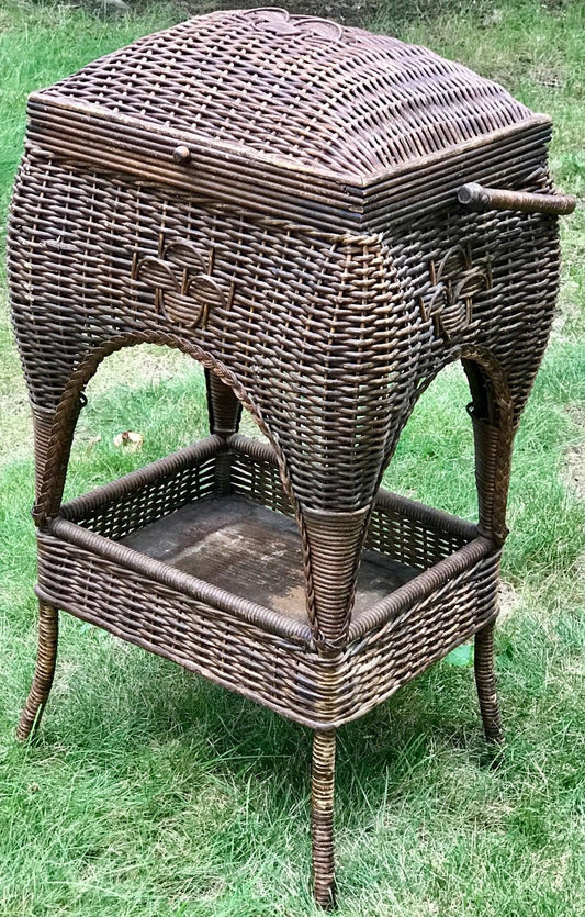 ANTIQUE EARLY 20TH C ARTS & CRAFTS HEYWOOD WAKEFIELD WICKER SEWING STAND