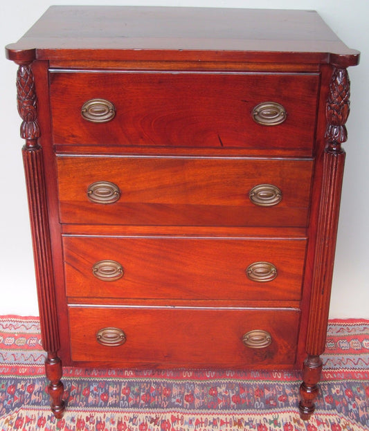 EXCEPTIONALLY FINE SOLID MAHOGANY SHERATON LINGERIE CHEST WITH PINEAPPLE COLUMNS