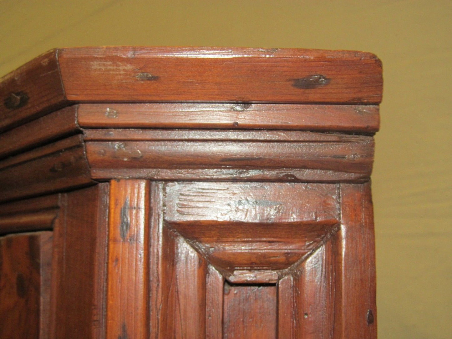 18TH CENTURY QUEEN ANNE PERIOD WALL HUNG CORNER CABINET WITH 12 LIGHT DOORS