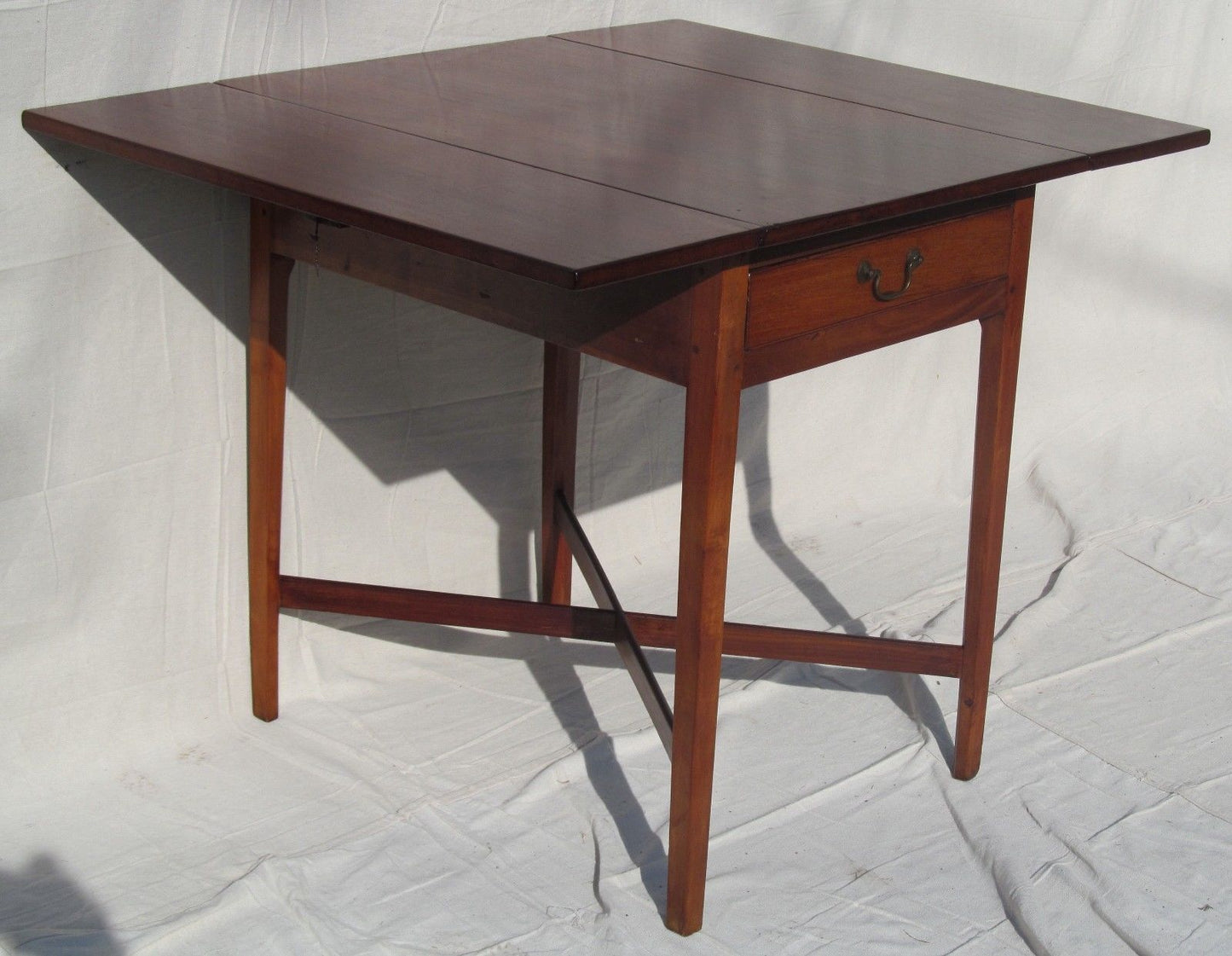 FINE 18TH CENTURY NEW ENGLAND CHIPPENDALE MAHOGANY PEMBROKE TABLE W/ X STRETCHER