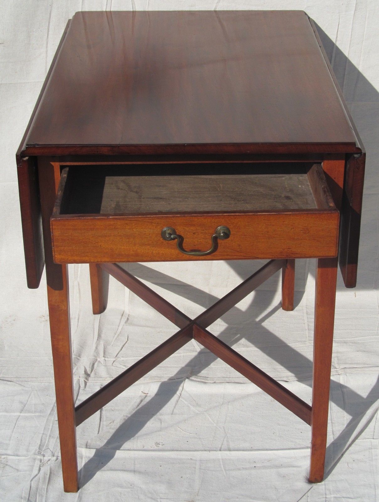 FINE 18TH CENTURY NEW ENGLAND CHIPPENDALE MAHOGANY PEMBROKE TABLE W/ X STRETCHER