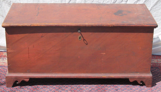 EARLY 19TH CENTURY CHIPPENDALE STYLE PAINTED BLANKET CHEST ON BRACKET FEET