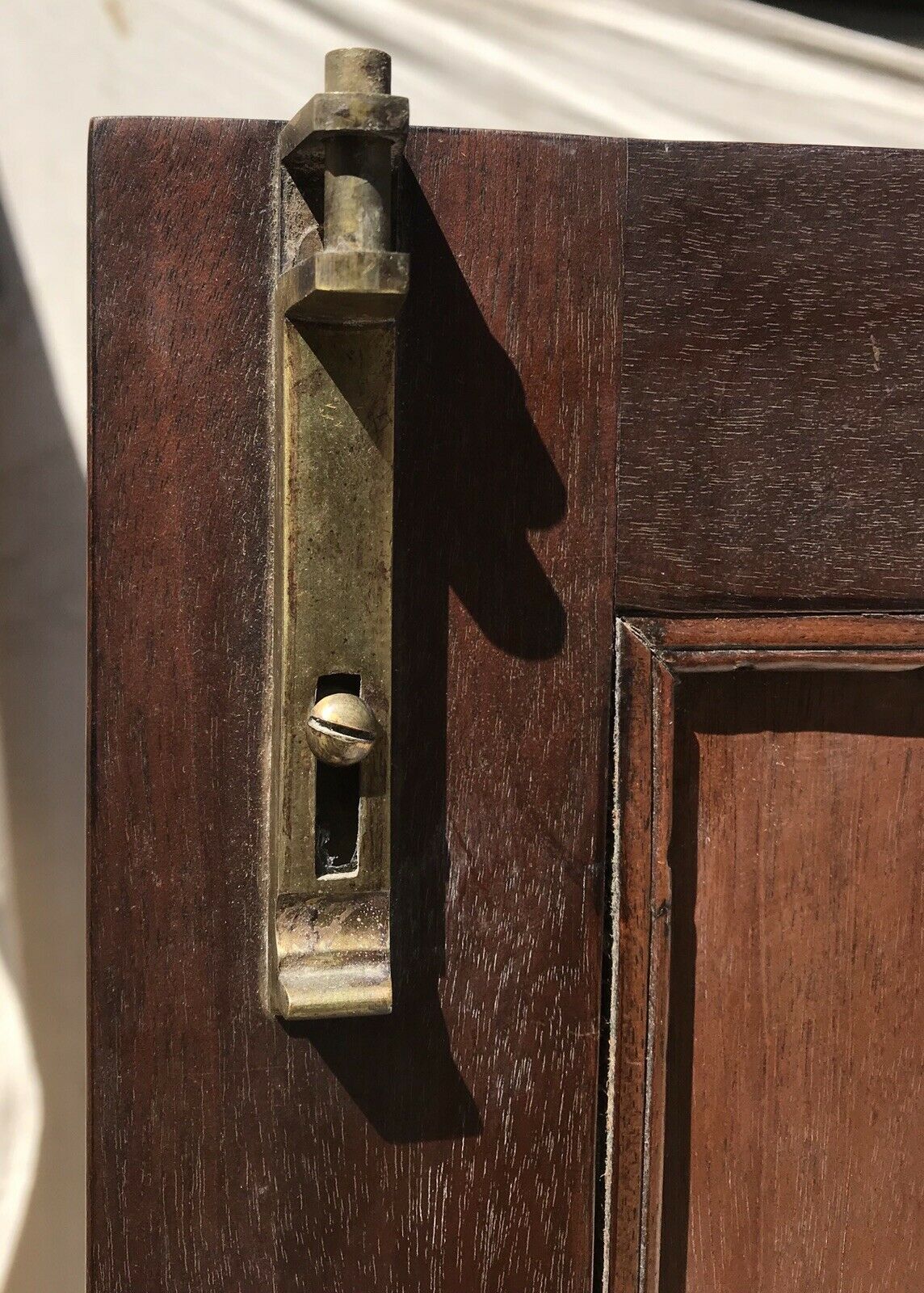 19TH C GEORGE III PERIOD CHIPPENDALE STYLE ANTIQUE MAHOGANY LINEN PRESS