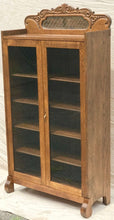 Load image into Gallery viewer, 19TH C. VICTORIAN GOLDEN OAK BOOKCASE WITH MIRRORED AND CARVED GALLERY.