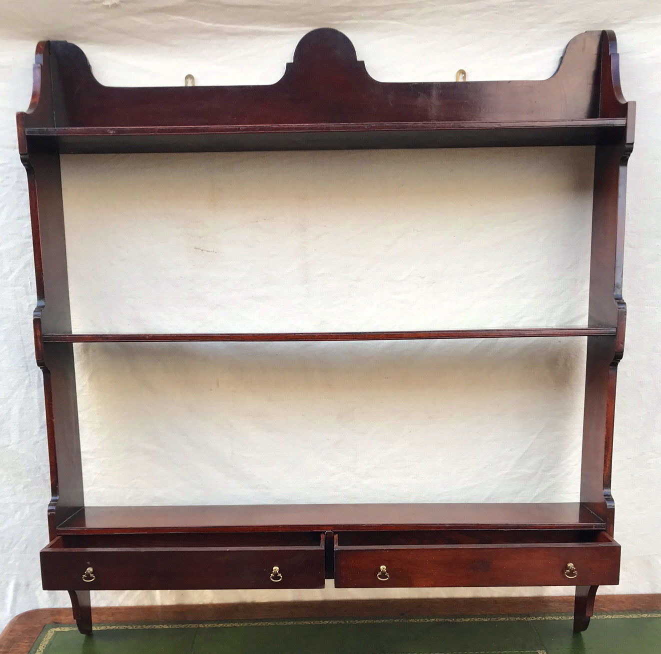 LARGE ANTIQUE CHIPPENDALE STYLE WALL SHELF IN MAHOGANY