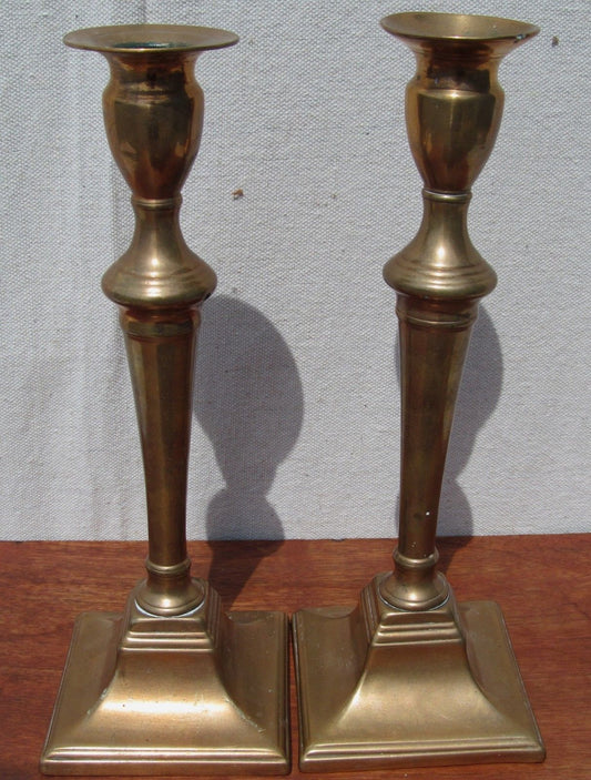 FINE 18TH CENTURY QUEEN ANNE PERIOD PAIR BRASS CANDLESTICKS