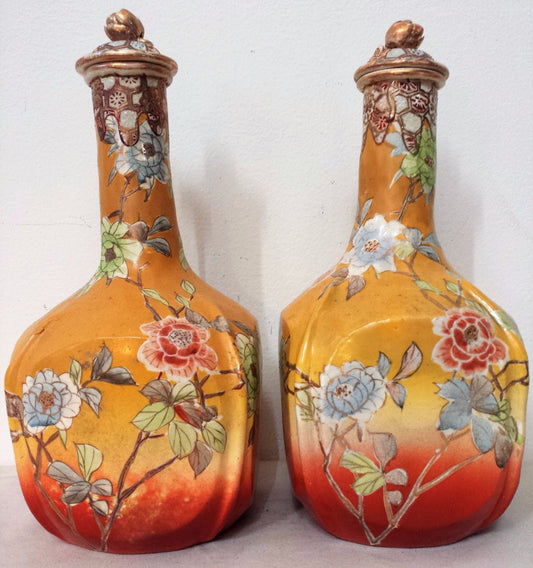 PAIR OF JAPANESE SATSUMA SAKE BOTTLES WITH MORIAGE DECORATION