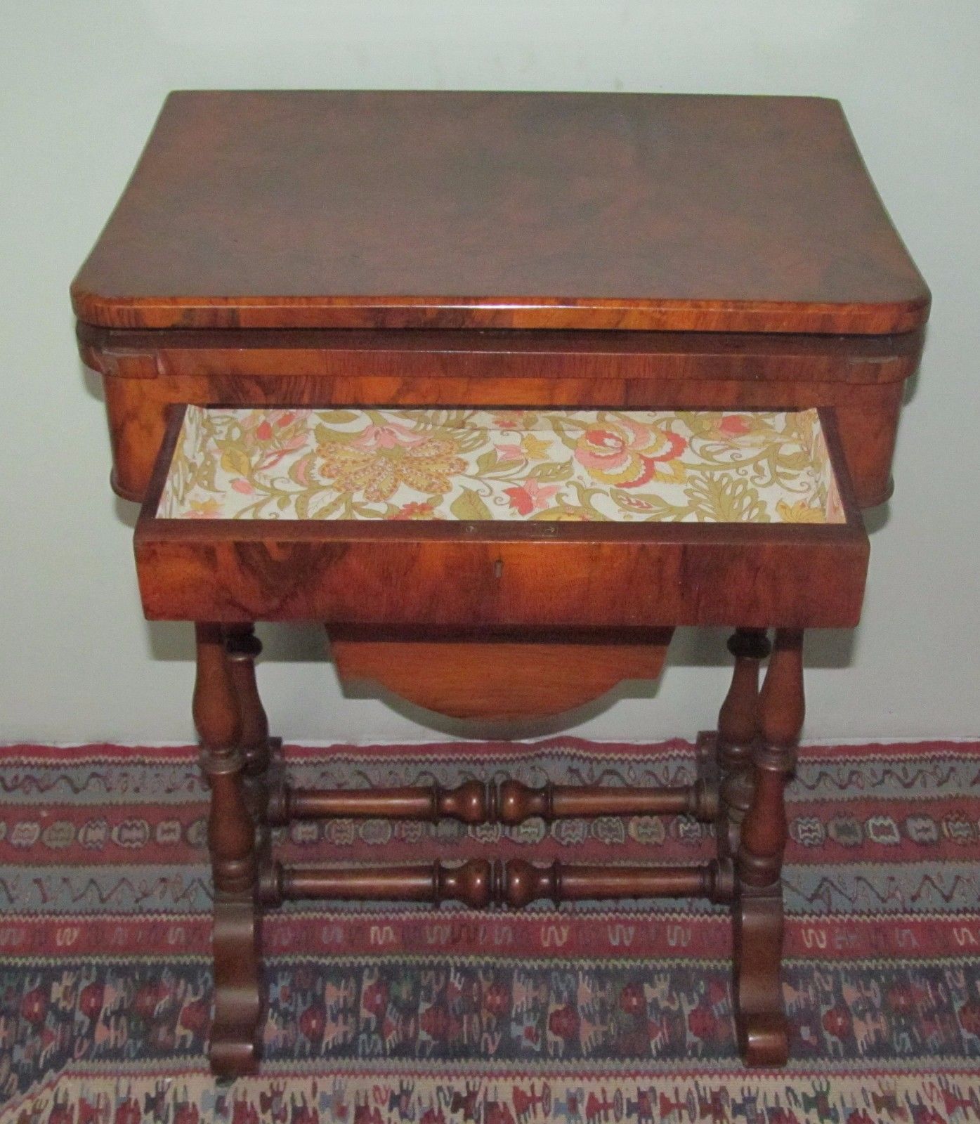 ANTIQUE BURLED WALNUT INLAID GEORGIAN SOW BELLY GAME TABLE