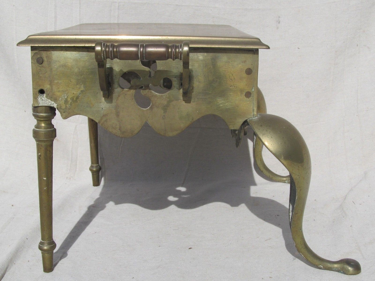 19TH CENTURY ENGLISH BRASS FOOTMAN