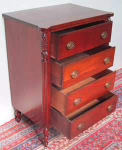 EXCEPTIONALLY FINE SOLID MAHOGANY SHERATON LINGERIE CHEST WITH PINEAPPLE COLUMNS