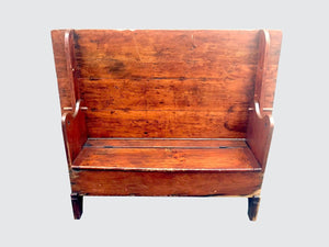 EARLY 19TH CENTURY NEW ENGLAND PRIMITIVE PUMPKIN PINE HUTCH TABLE WITH SEAT BOX