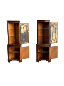 20TH C PAIR OF FEDERAL ANTIQUE STYLE FLAME MAHOGANY CORNER CABINETS