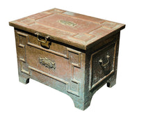 Load image into Gallery viewer, 20TH C ANTIQUE ARTS &amp; CRAFTS HAND HAMMERED COPPER KINDLING BOX ~ STRONGBOX FORM
