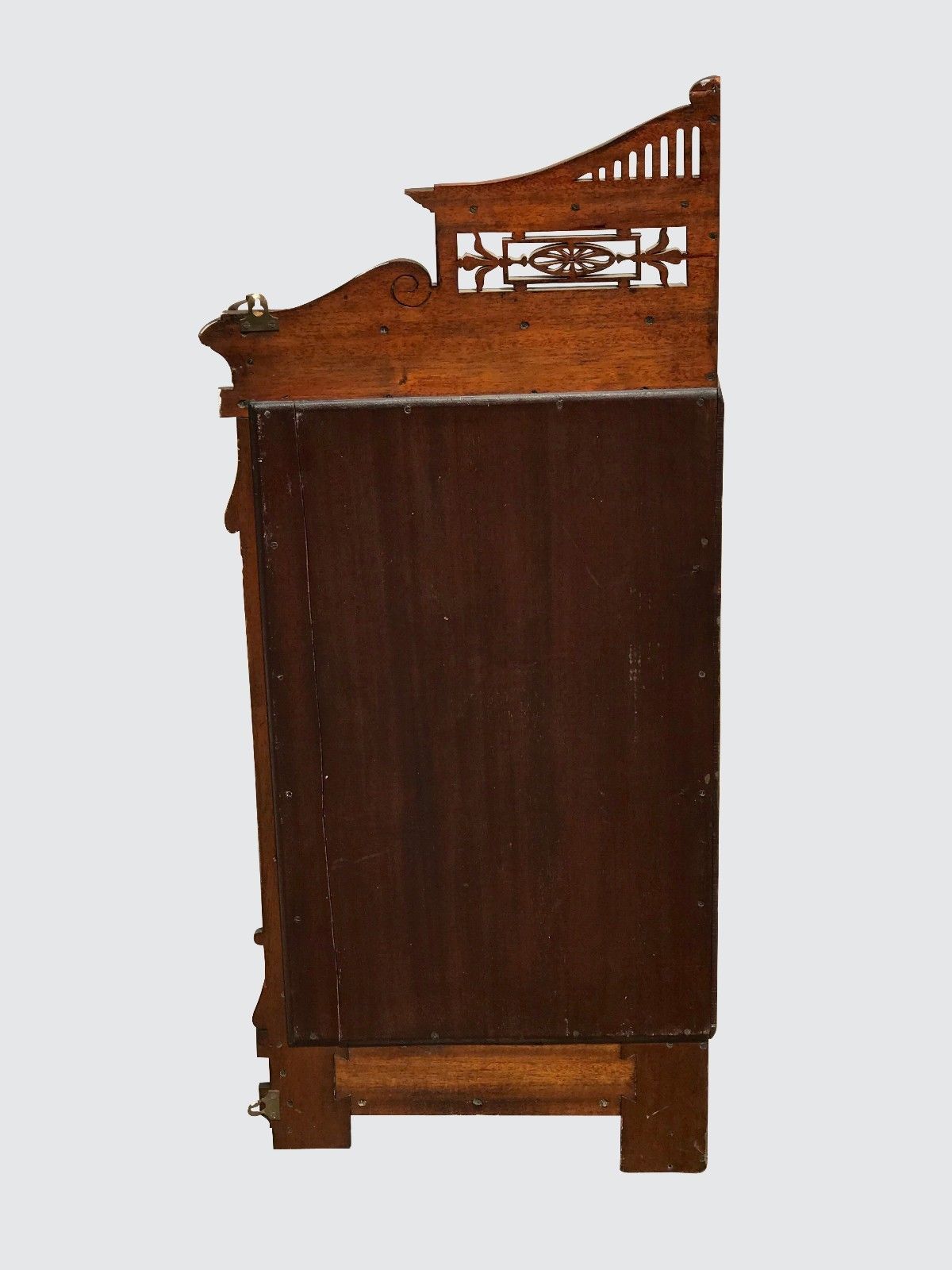 19TH C. VICTORIAN WALNUT HANGING CORNER CABINET W/ FRETWORK GALLERY & GLASS DOOR