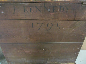 18TH CENTURY CHIPPENDALE RHODE ISLAND BLANKET CHEST IN SPONGE PAINT DECORATION