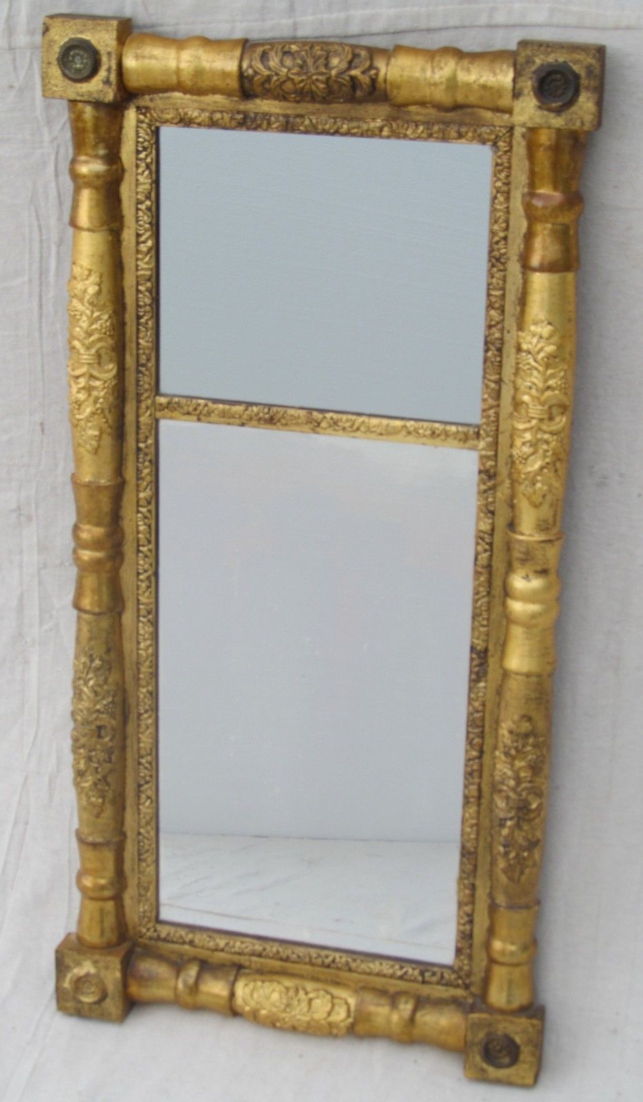 EARLY 19TH CENTURY FINE GOLD GILDED SHERATON MIRROR WITH BRASS ROSETTES