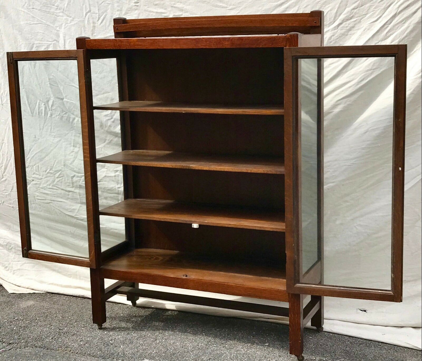 EARLY 20TH C. TIGER OAK ARTS & CRAFTS ANTIQUE BOOKCASE / CHINA CABINET