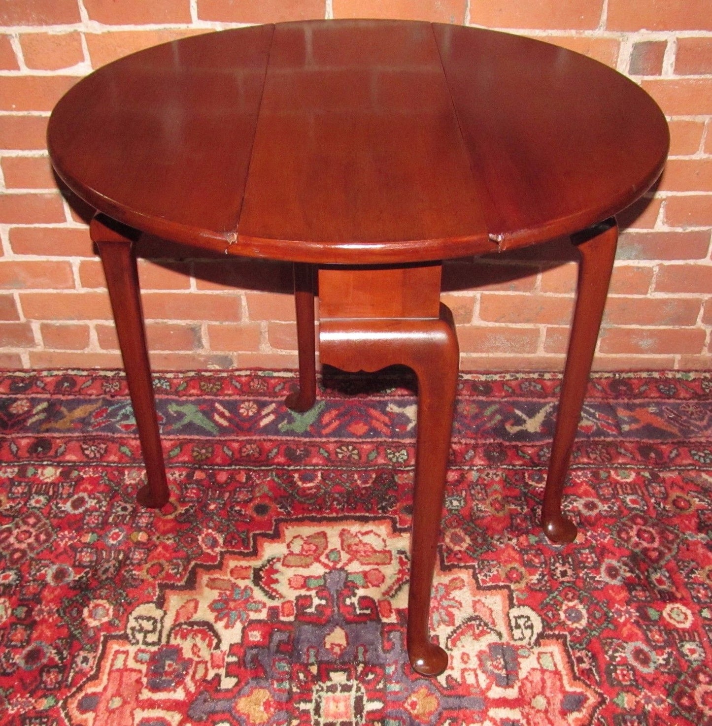 FINE CHERRY QUEEN ANNE STYLED TEA TABLE ON GRACEFUL PAD FEET