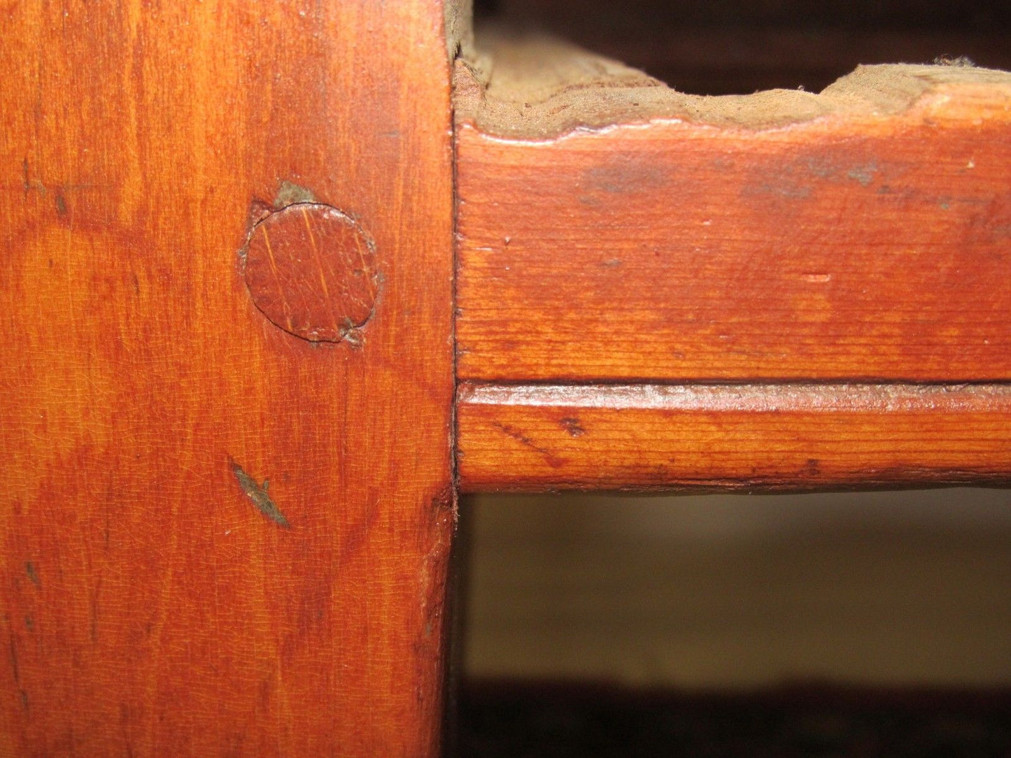 18TH CENTURY PA PEGGED TOP QUEEN ANNE TAVERN TABLE IN OLD RED PAINT FINISH