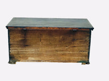 Load image into Gallery viewer, 18TH C ANTIQUE CHIPPENDALE 6 BOARD PAINTED BLANKET BOX ~ PENNSYLVANIA FOLK PAINT