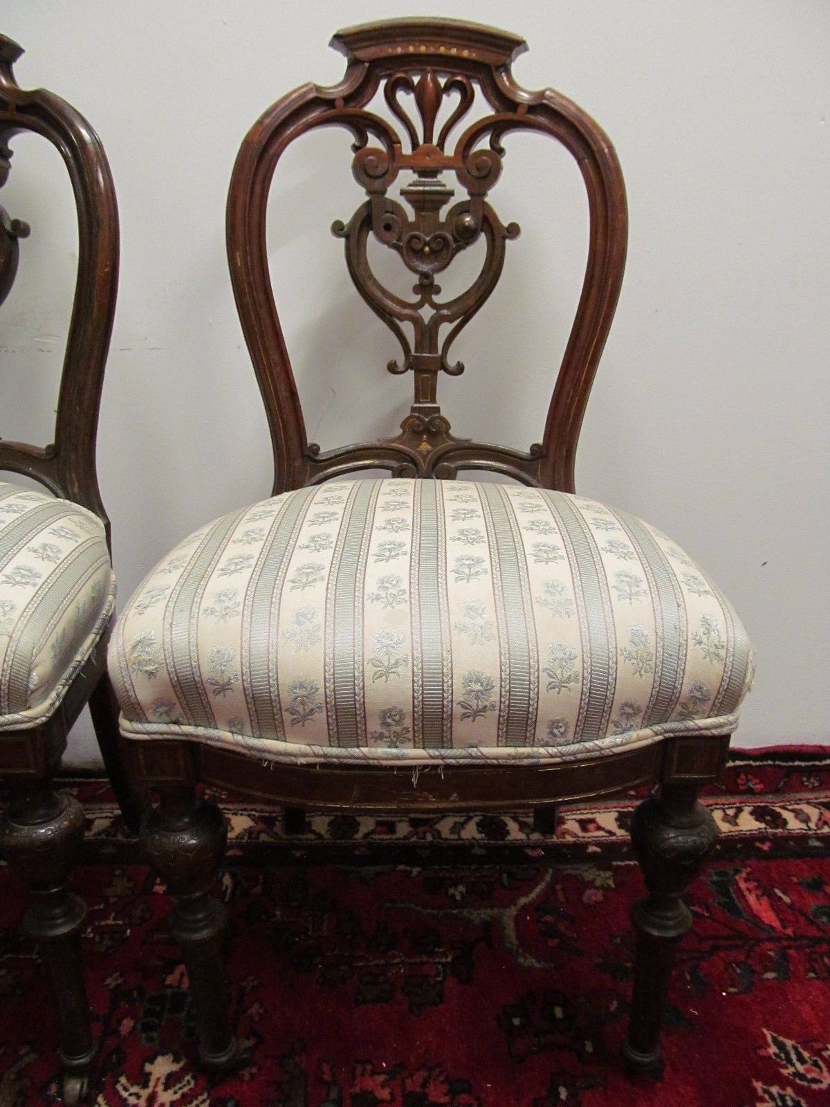 PAIR OF VICTORIAN WALNUT PARLOR CHAIRS WITH FINELY CARVED BACK SPLATS