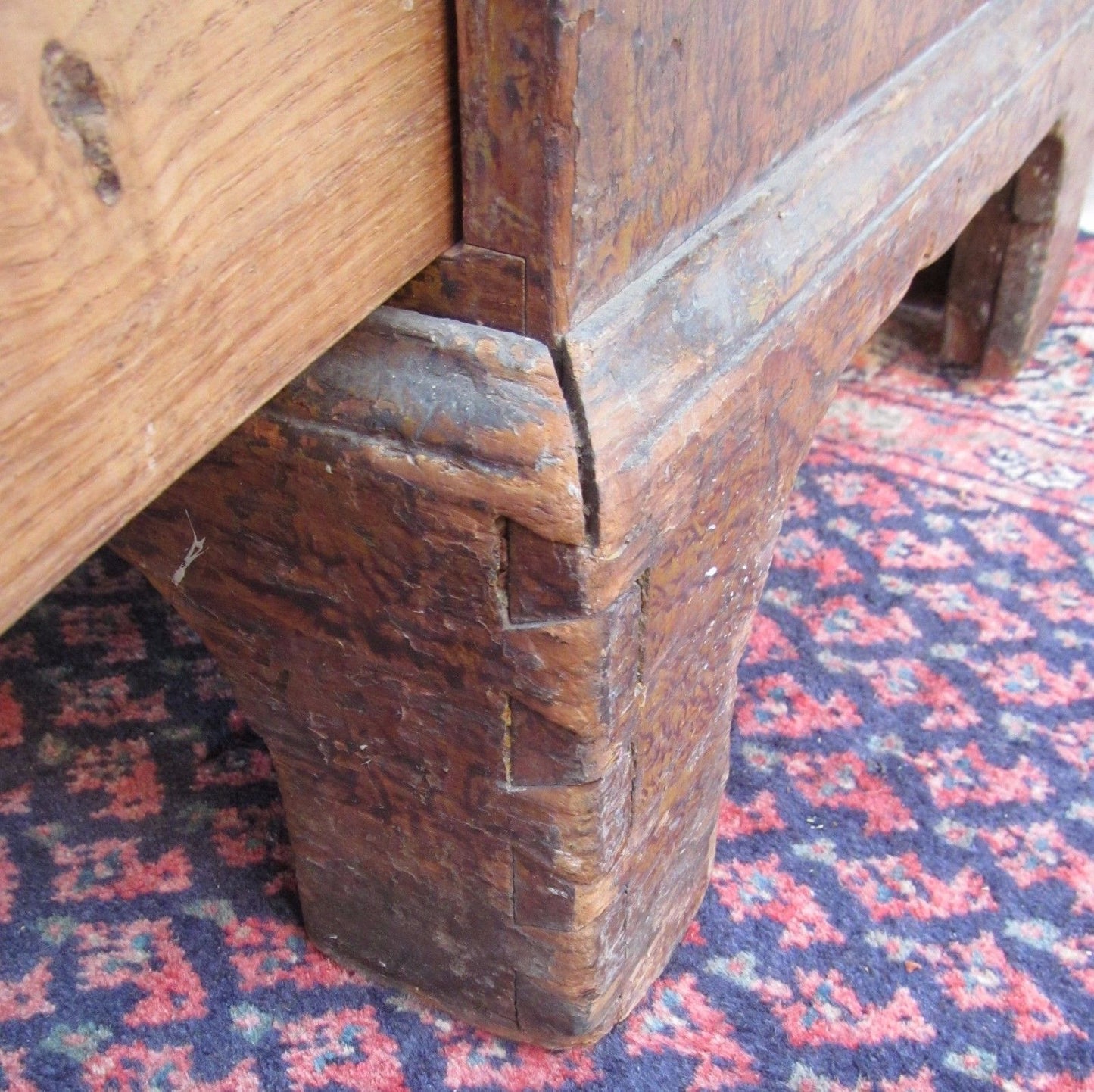 18TH CENTURY CHIPPENDALE RHODE ISLAND BLANKET CHEST IN SPONGE PAINT DECORATION