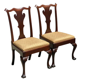 18TH C ANTIQUE PAIR OF PENNSYLVANIA CHIPPENDALE WALNUT TRIFID FOOT SIDE CHAIRS