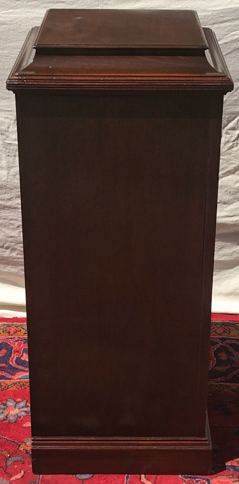 INLAID MAHOGANY GEORGIAN STYLED VICTROLA CABINET