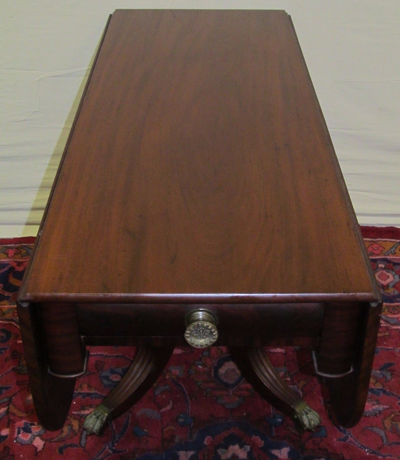 EARLY 19TH CENTURY LATE FEDERAL SOLID BOOKMATCHED MAHOGANY BREAKFAST TABLE
