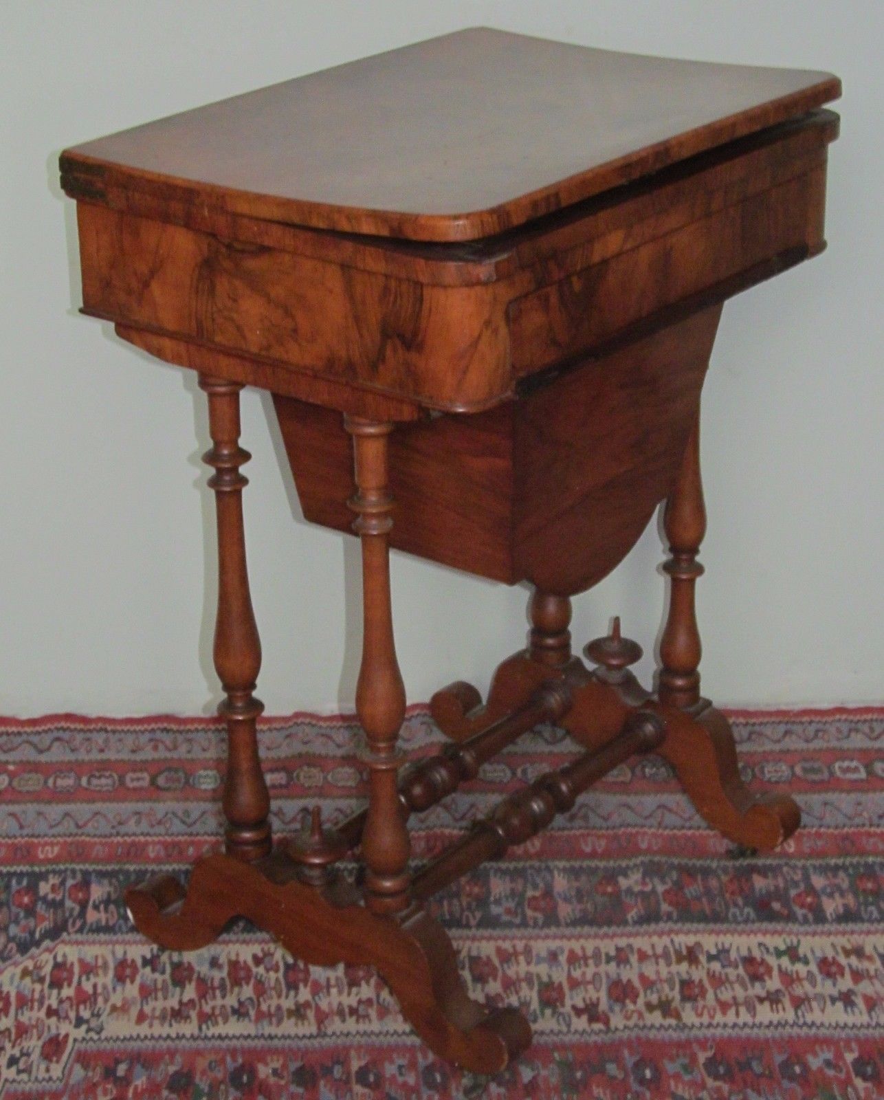 ANTIQUE BURLED WALNUT INLAID GEORGIAN SOW BELLY GAME TABLE