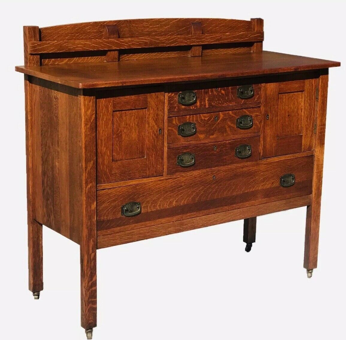 20TH C ANTIQUE ARTS & CRAFTS / MISSION OAK DIMINUTIVE SIDEBOARD / SERVER