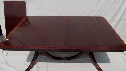 FEDERAL STYLE MAHOGANY CROSS BANDED INLAID DINING ROOM TABLE WITH SINGLE LEAF