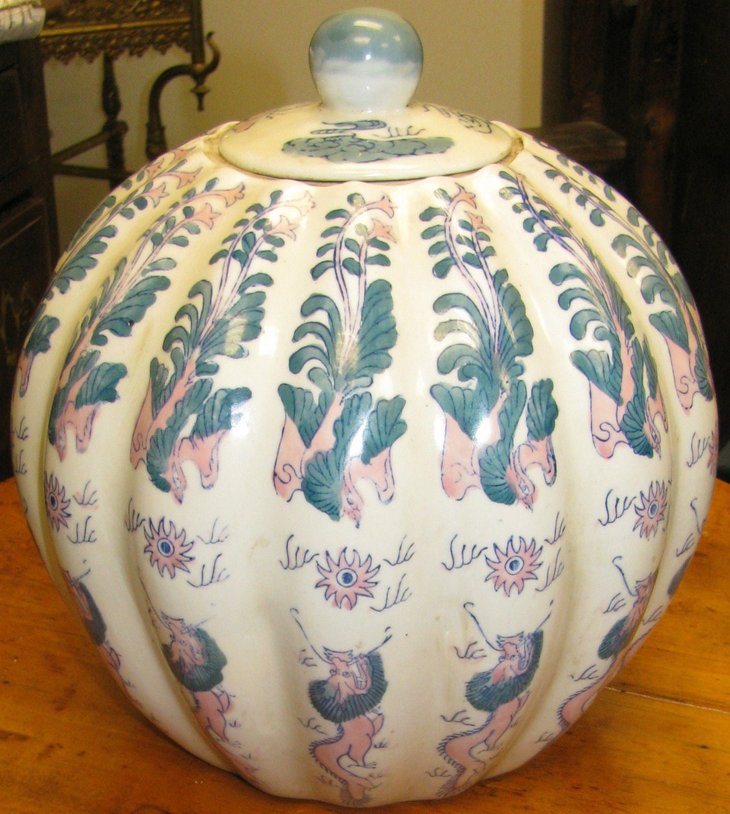 SIGNED ANTIQUE CHINESE COVERED GINGER JAR - WITH MELON RIBBED BODY