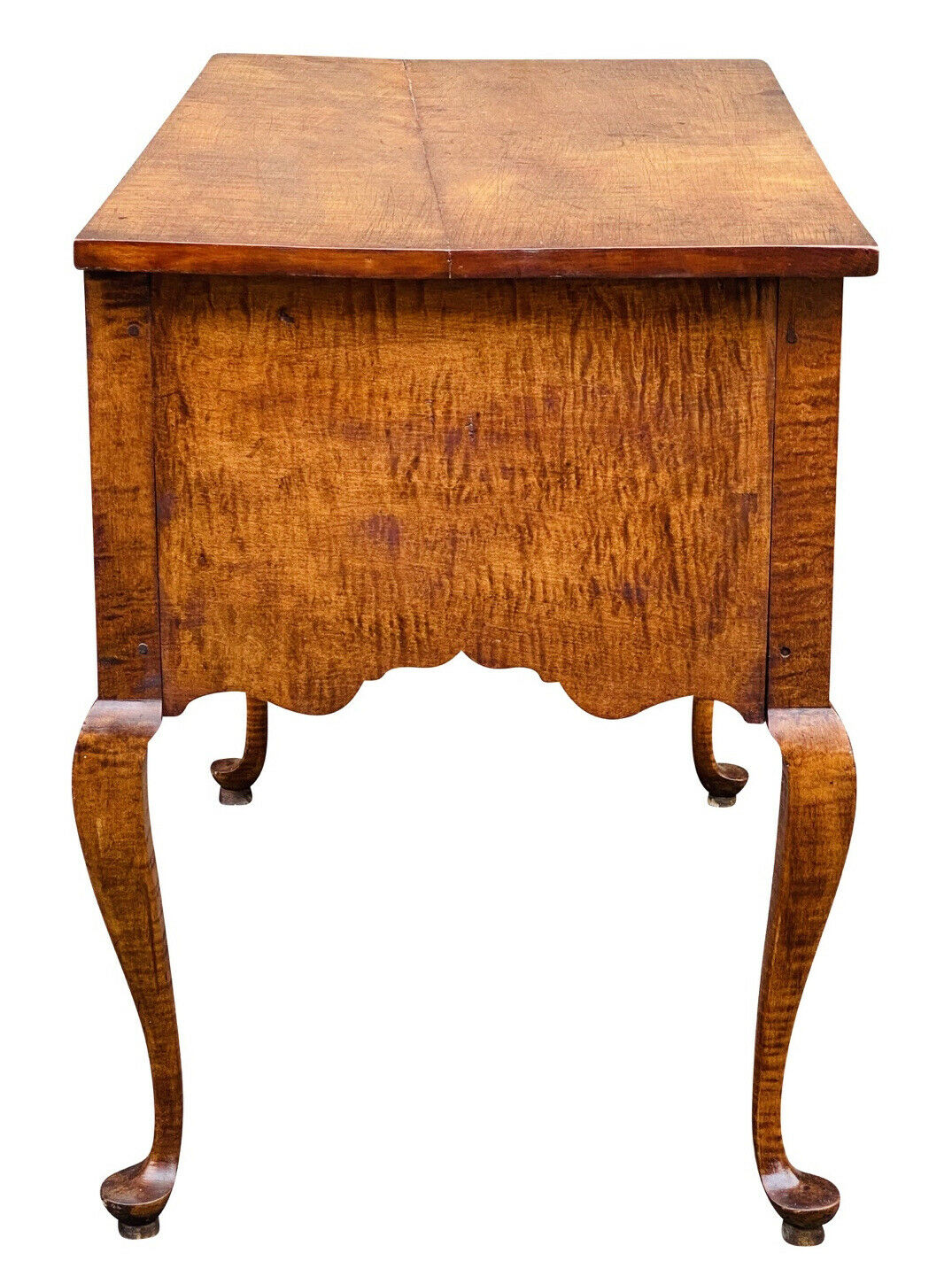 20TH C QUEEN ANNE ANTIQUE STYLE TIGER MAPLE LOWBOY / DRESSING TABLE