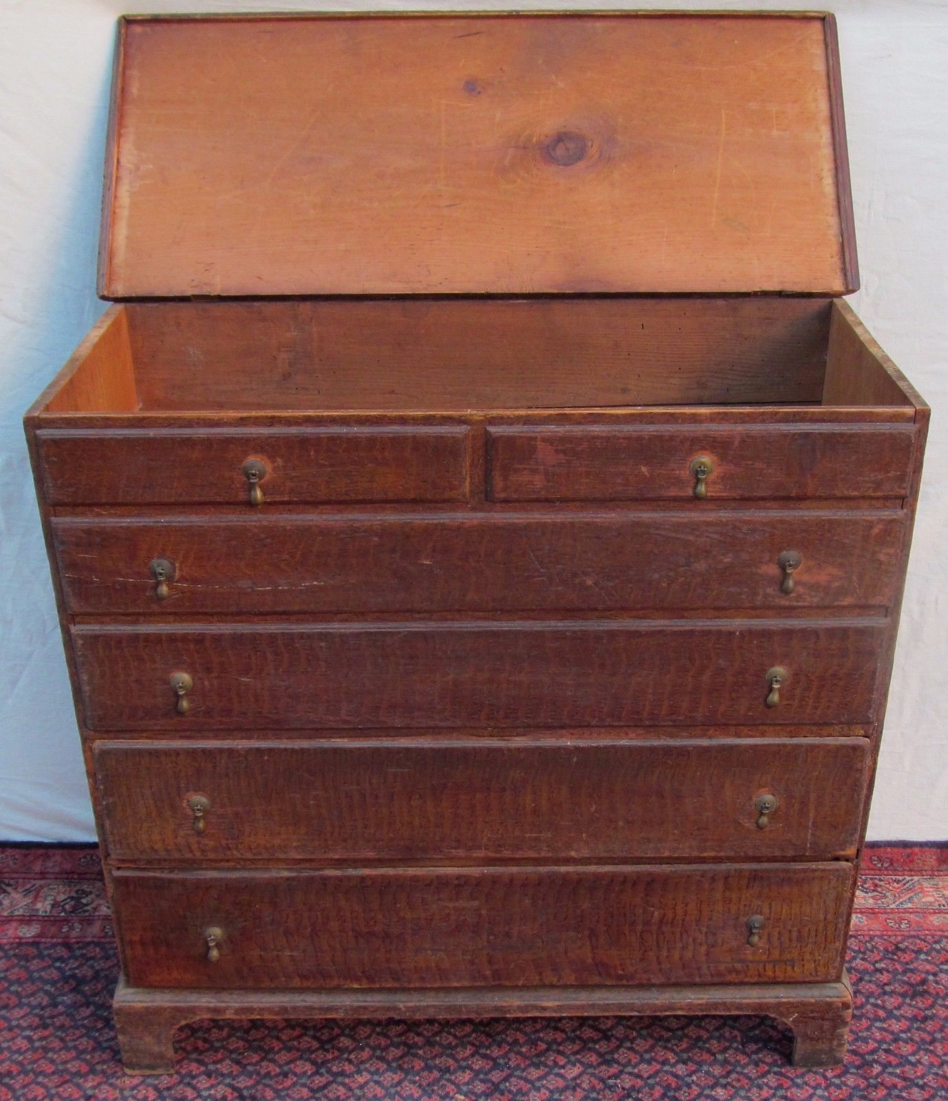 18TH CENTURY CHIPPENDALE RHODE ISLAND BLANKET CHEST IN SPONGE PAINT DECORATION