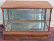 Load image into Gallery viewer, LARGE VICTORIAN QUARTERSAWN OAK DISPLAY CASE