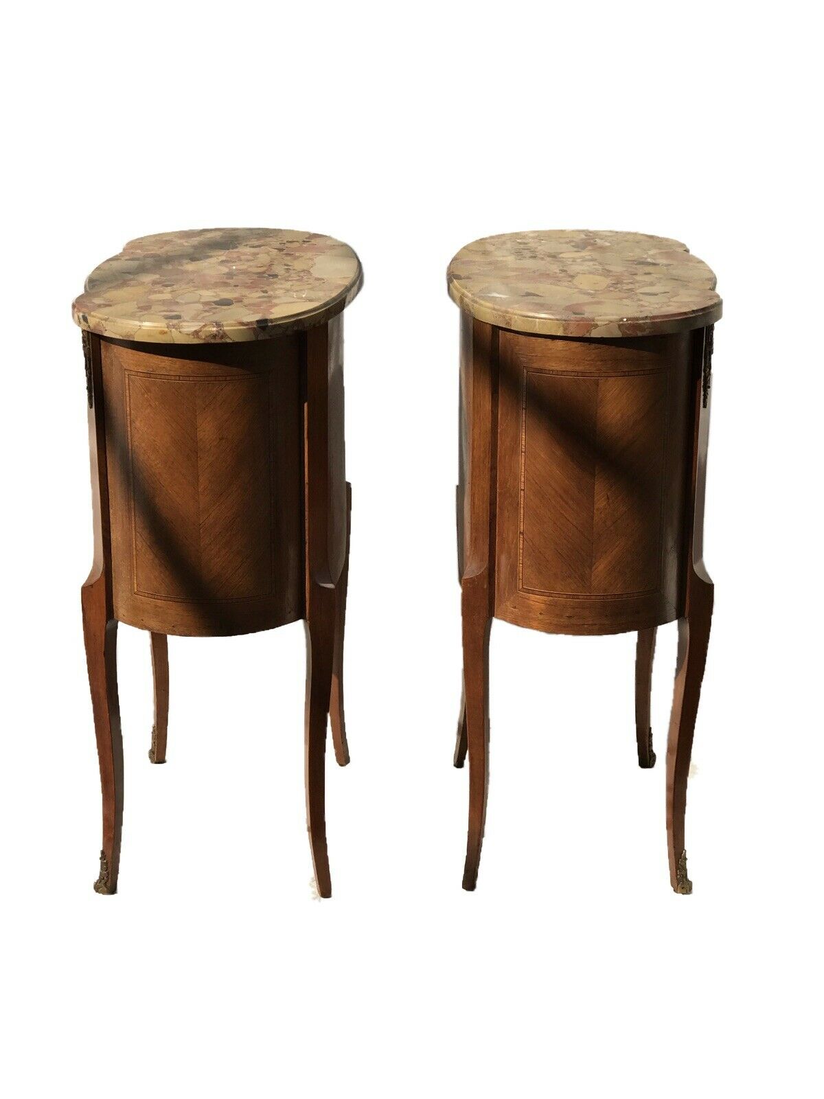 FRENCH WALNUT MARBLE TOP KIDNEY SHAPE ANTIQUE STYLE NIGHTSTANDS / END TABLES