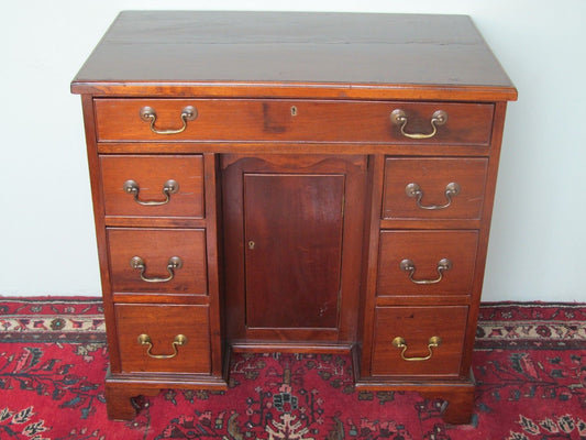 19TH CENTURY CHIPPENDALE MAHOGANY DOUBLE PEDESTAL DESK