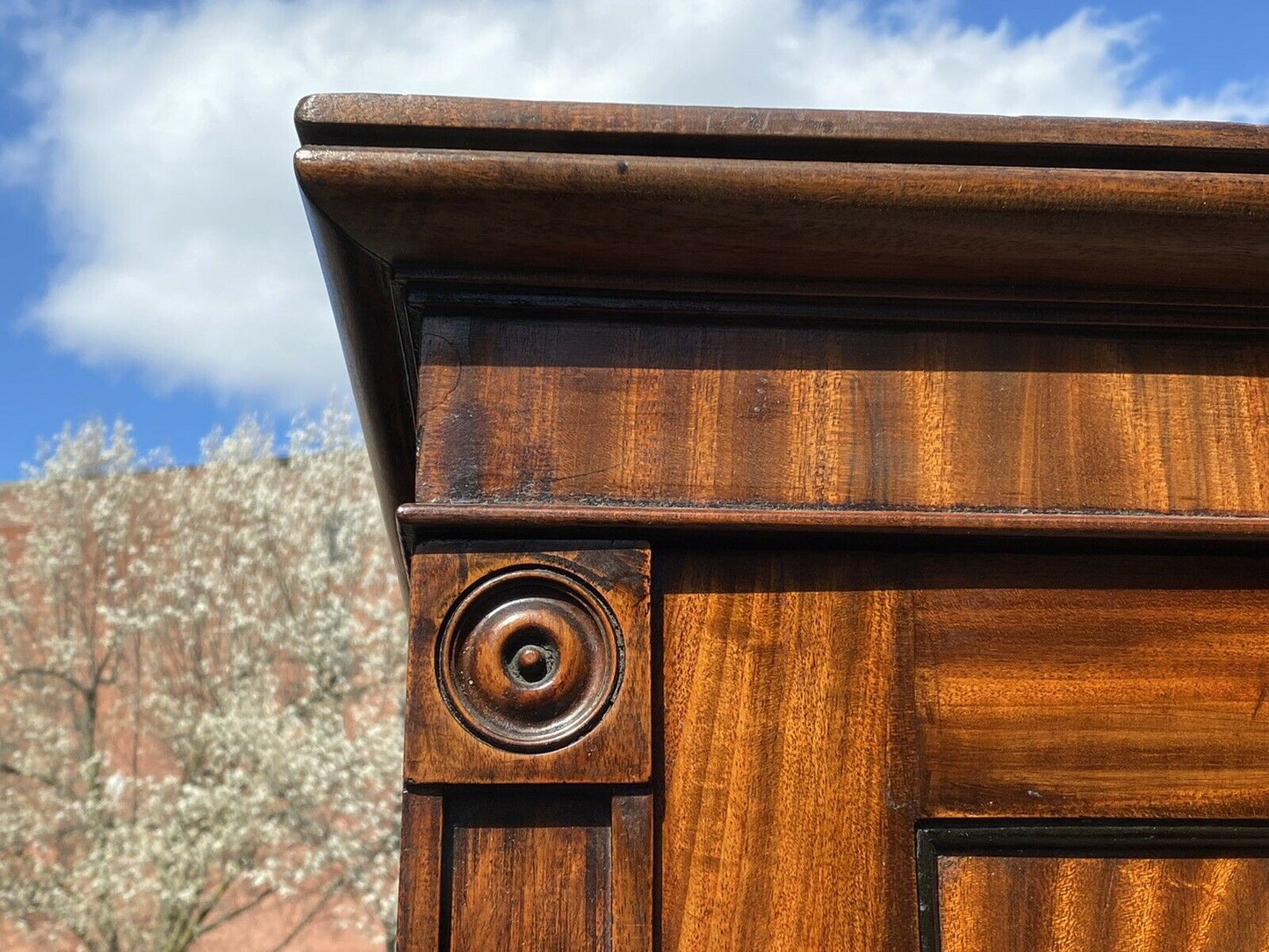 18TH C ANTIQUE MAHOGANY CHIPPENDALE / GEORGIAN LINEN PRESS / TV CABINET