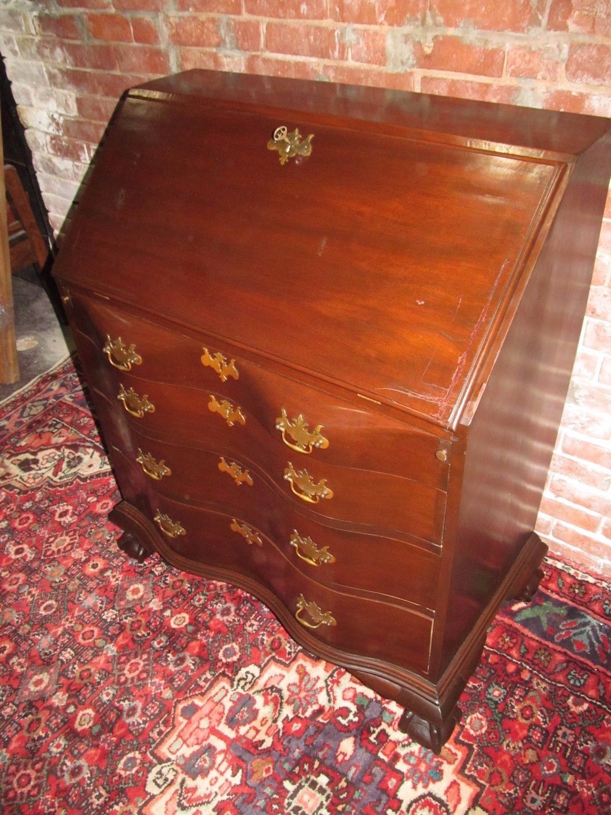 18TH CENTURY CHIPPENDALE MAHOGANY OXBOW DESK ON RARE BANDY BALL & CLAW FEET