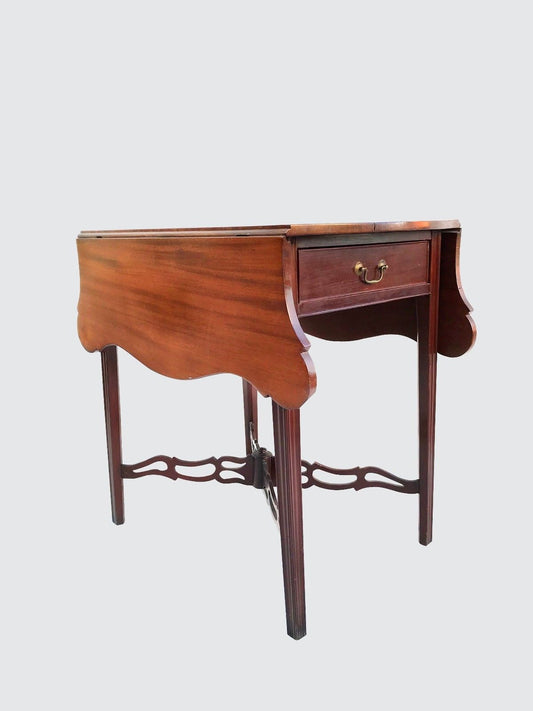 18TH CENTURY CHIPPENDALE CONNECTICUT  SHAPED TOP PEMBROKE TABLE-CHAPIN SHOP