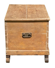 Load image into Gallery viewer, Antique Queen Anne Scrubbed Pine Blanket Chest / Blanket Box