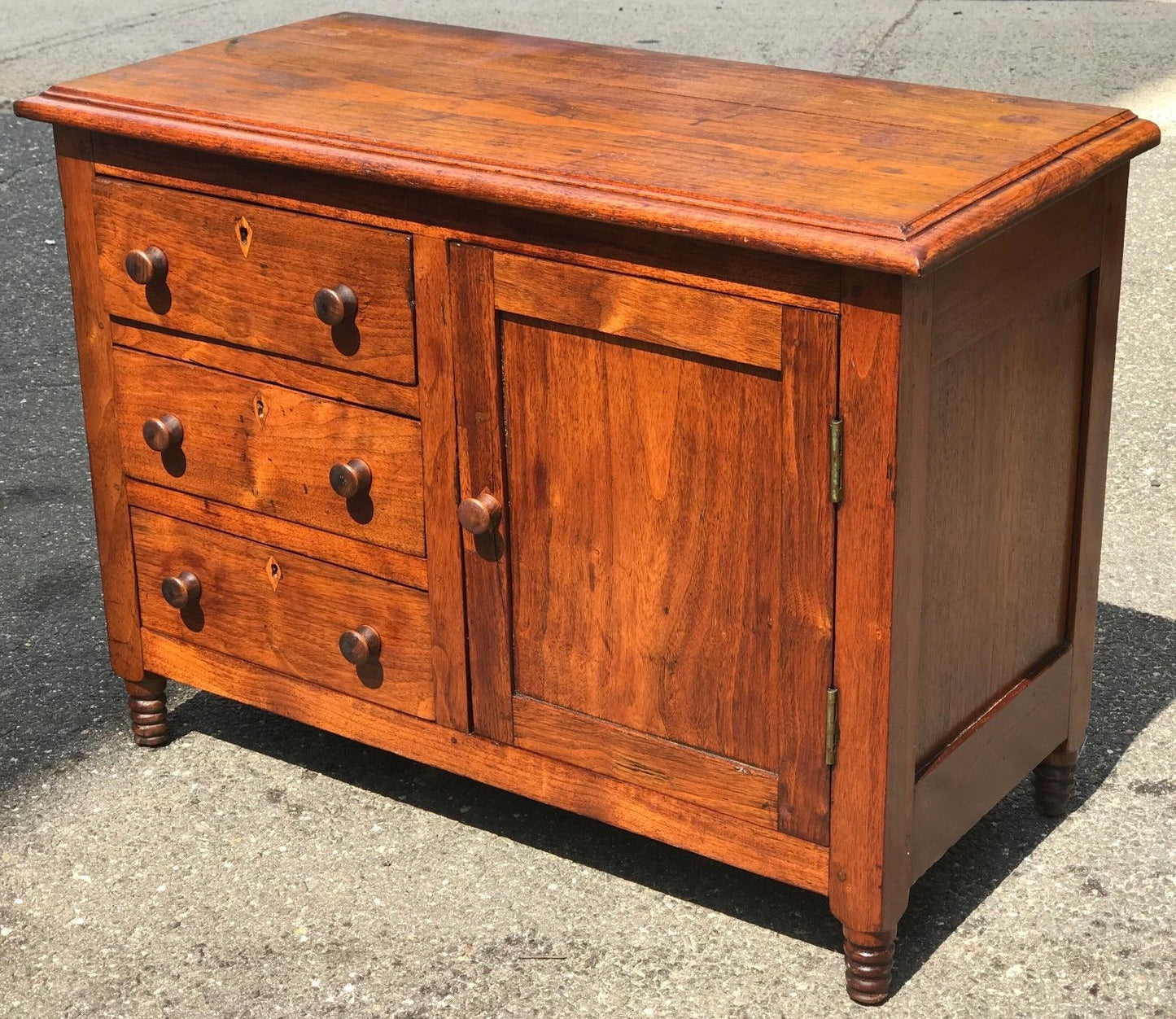 EARLY 19TH C FEDERAL PERIOD SOUTHERN WALNUT VALUABLE / SUGAR CHEST - EXCEPTIONAL