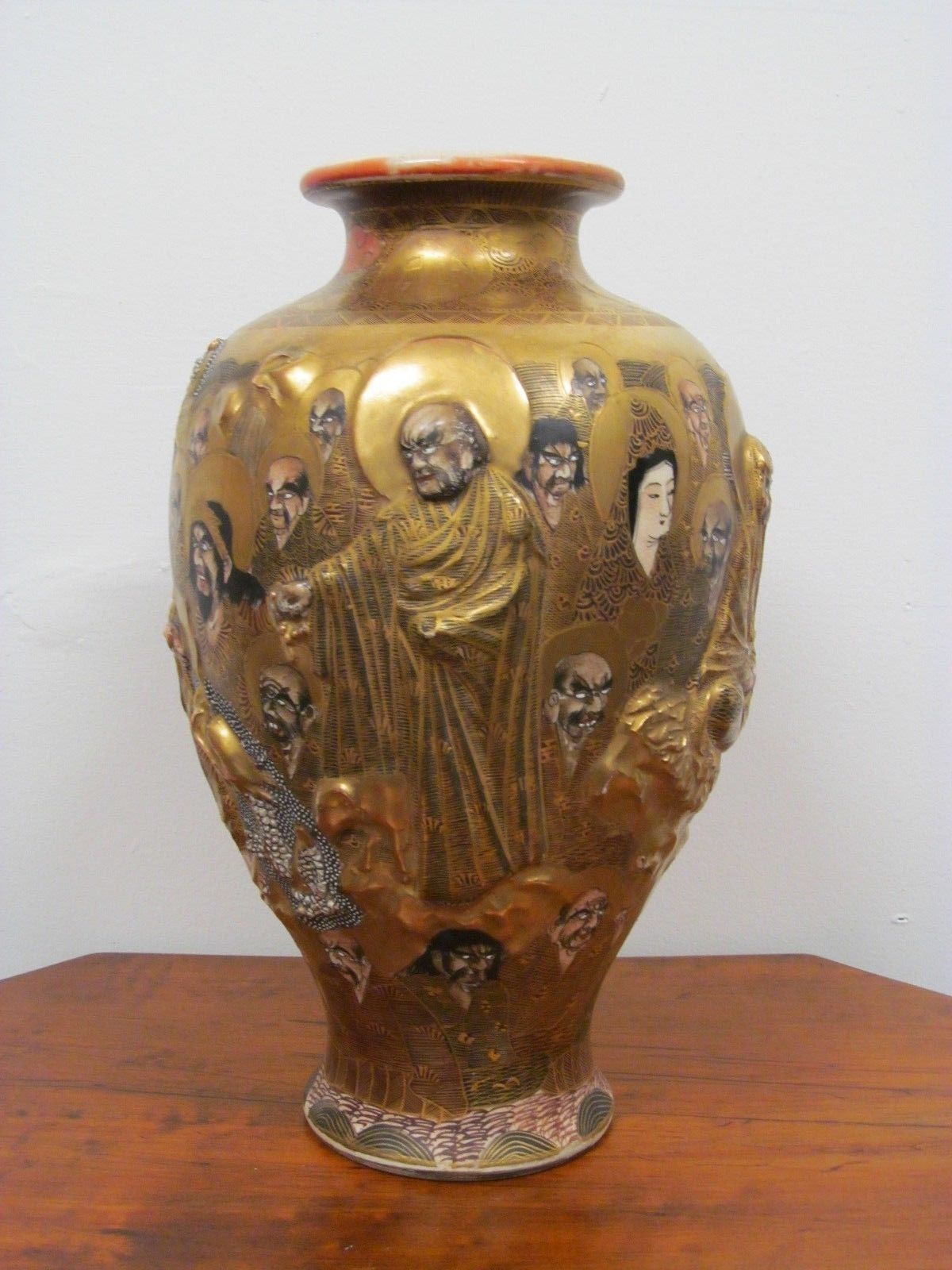 IMPORTANT EDO PERIOD SATSUMA VASE WITH PURE GOLD SURFACE - SIGNED